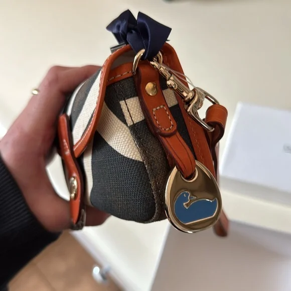 DOONEY AND BOURKE Orange Flap Wristlet NEW WITH TAGS. - Picture 11 of 12